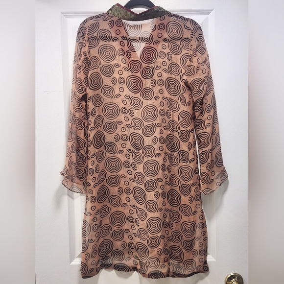 Sheer Swirl Pattern Tunic - Picture 2 of 5